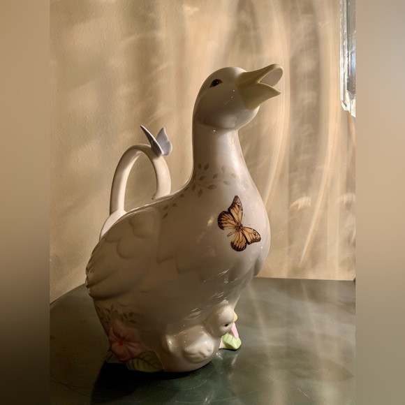 LN Lenox Butterfly Meadow Duck Pitcher- New replacement costs $299.95 as shown. - Picture 8 of 8